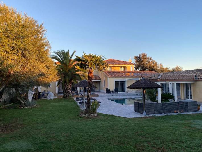 Chalet para 12 personas, con jacuzzi además de piscina y jardín - 1
