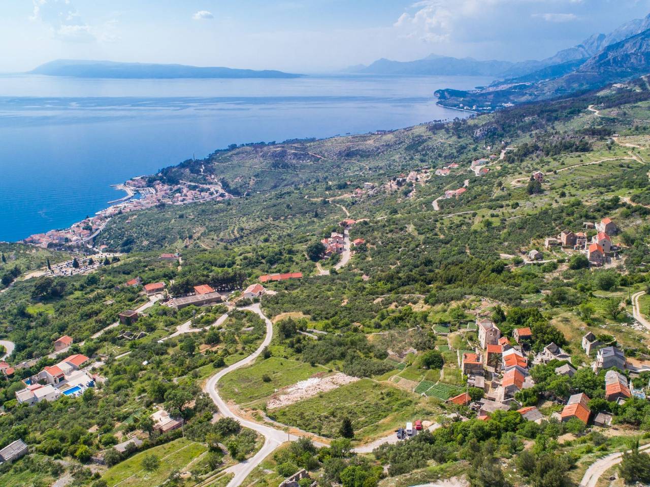Mit Blick auf das Wasser in Podgora, Makarska Riviera