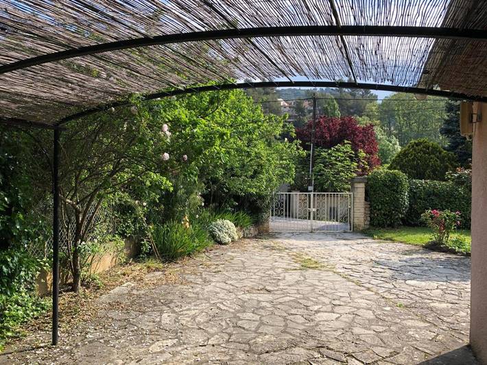 Location de vacances pour 6 personnes, avec vue et jardin à Belgentier - 4