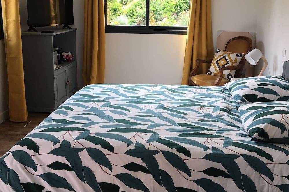 Studio 30m2 climatisé parking privé clos accès jardin 10 minutes de la plage in La Seyne-sur-Mer, Côte méditerranéenne (France)