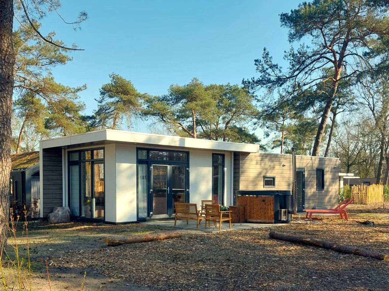 Luxus-Ferienhaus in der Natur mit Whirlpool
 in Sallandse Heuvelrug