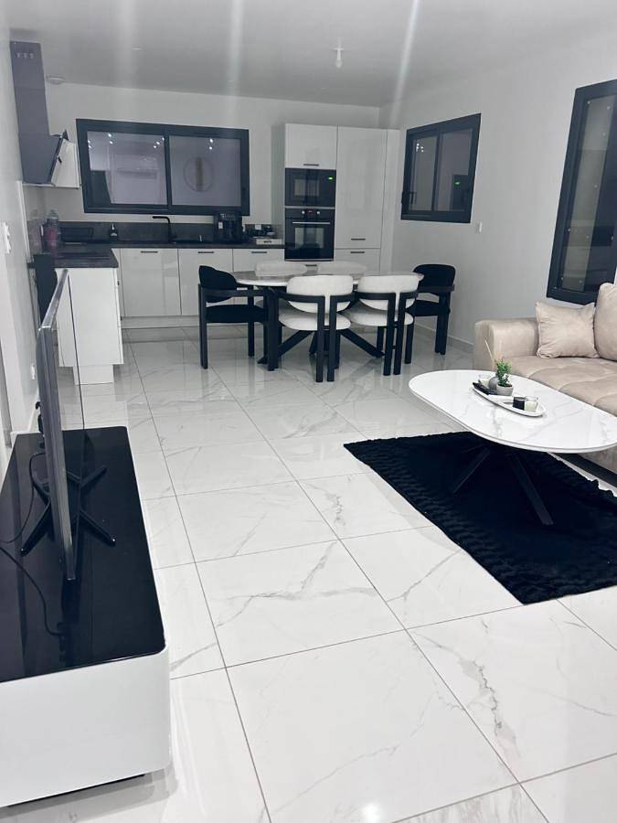 Appartement entier, Appartement + piscine et extérieur in Rivesaltes, Côte méditerranéenne (France)