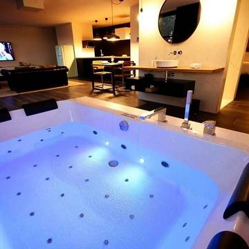 Gîte pour 2 personnes, avec jardin ainsi que jacuzzi et sauna dans Baronheid