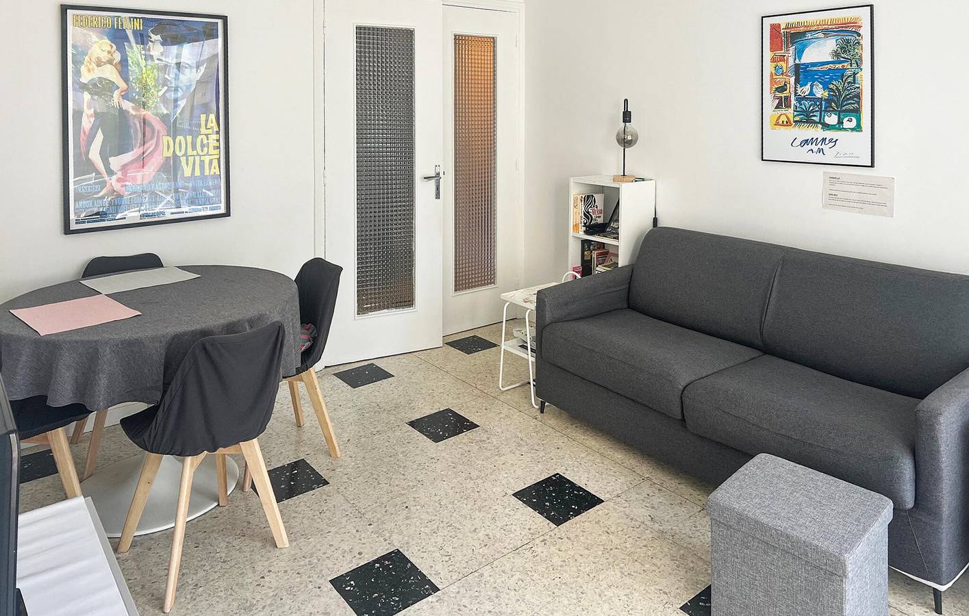 Entire holiday apartment, Beachside Terrace Apartment with Kitchen & Internet in Le Cannet, Cannes region