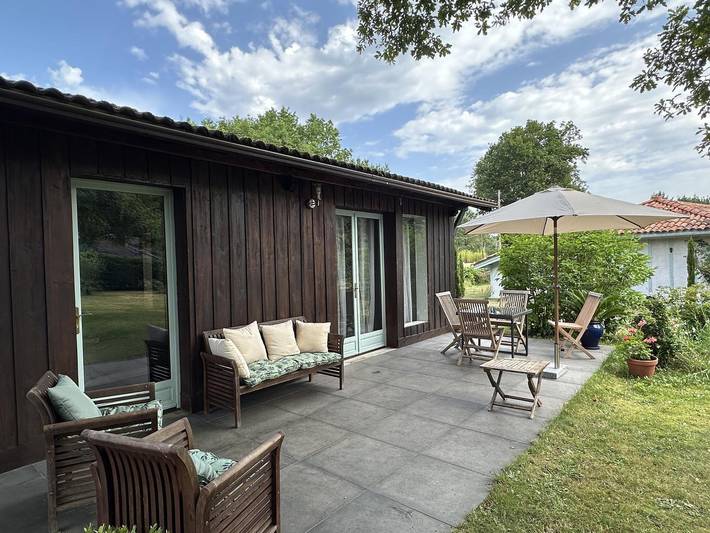 Gîte pour 2 personnes, avec piscine ainsi que jardin et terrasse