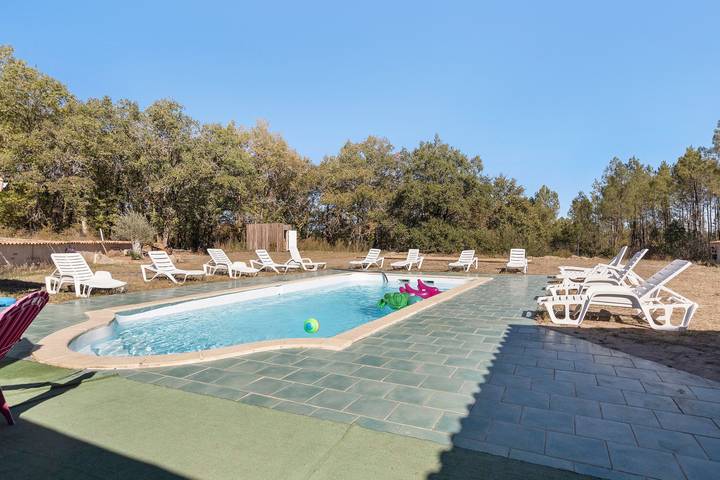 Landhaus 'Seul Au Monde' mit privatem Pool, Terrasse und Garten in Guizengeard, Charente