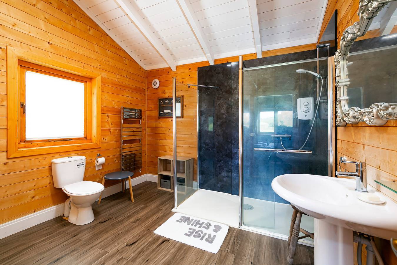 Sleeps6- Hot Tub- Pet Friendly- Log Burner in Yapham, East Riding of Yorkshire