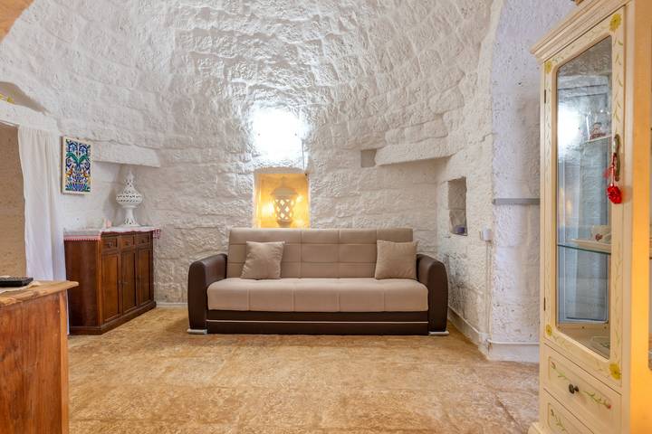 Trullo 'Antico  Pasquale Con Piscina' with Private Pool, Private Terrace and Wi-Fi in Ostuni, Salento
