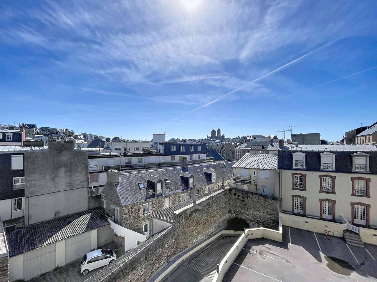 Studio entier, Studio cosy, parking sécurisé - 2 pers. (50 m de la plage) in Granville, Côte de la Déroute