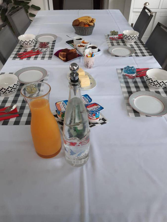 Double Room with Shared Bathroom in Arnage, Sarthe