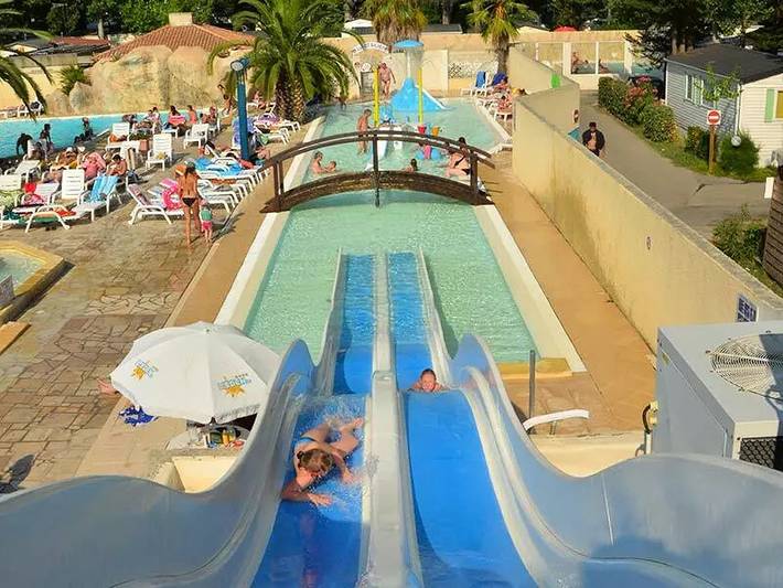 Camping pour 6 personnes, avec bassin pour enfant ainsi que terrasse et sauna en Camargue - 3
