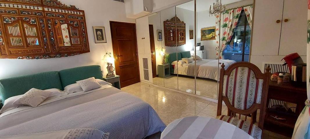 Gîte pour 2 personnes, avec vue et jardin dans Jardin de l'Esquinade