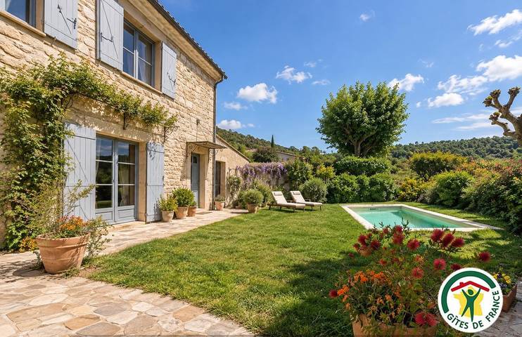 Gîte für 10 Personen, mit Whirlpool und Terrasse sowie Garten und Pool in Saint-Paul-Trois-Châteaux