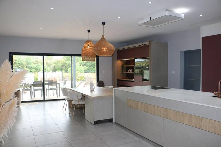 Location de vacances pour 5 personnes, avec vue et terrasse ainsi que piscine et jardin à Beaulieu (Hérault) - 4