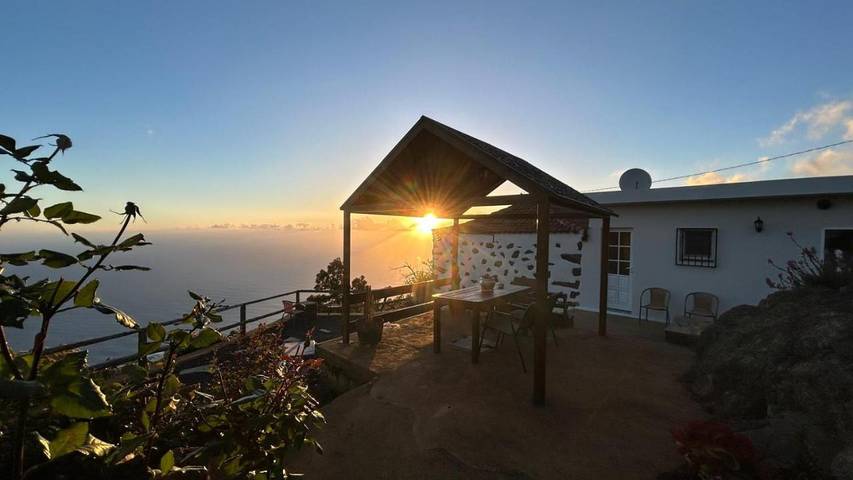 Casa de vacaciones para 3 personas, con jardín además de vistas y piscina - 1
