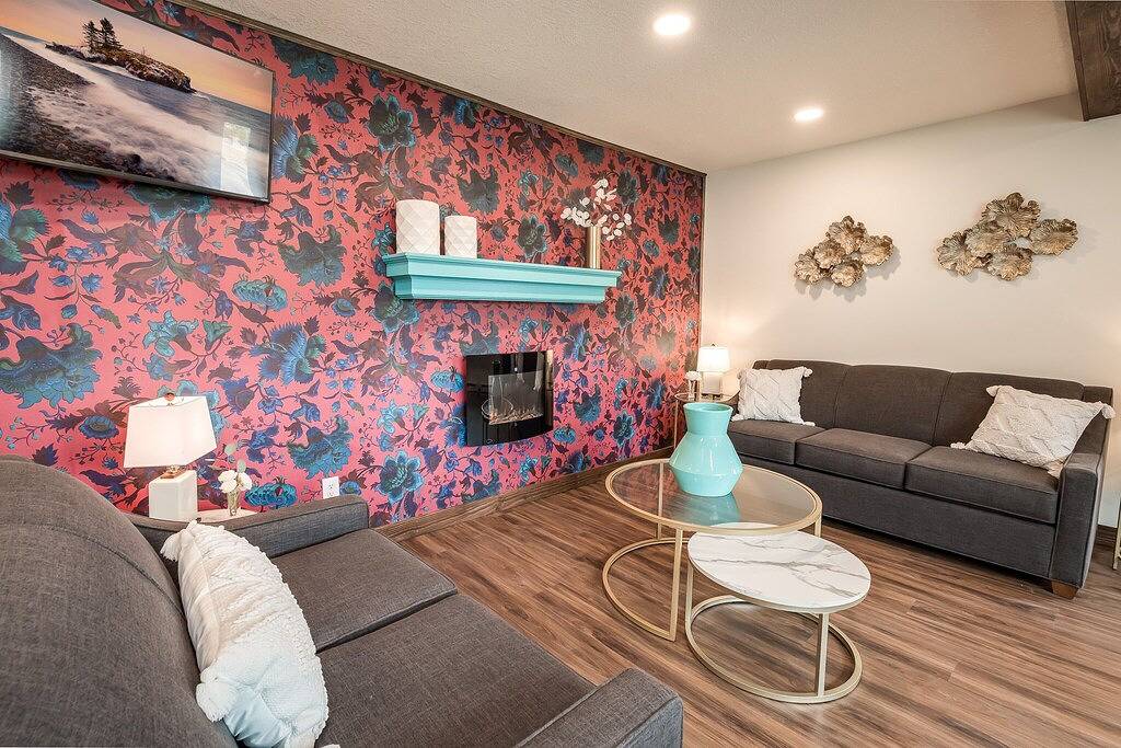 Ganze Wohnung, Bridal Party | Glam Room | Rooftop Patio & Arcade in Pierce County (WI)