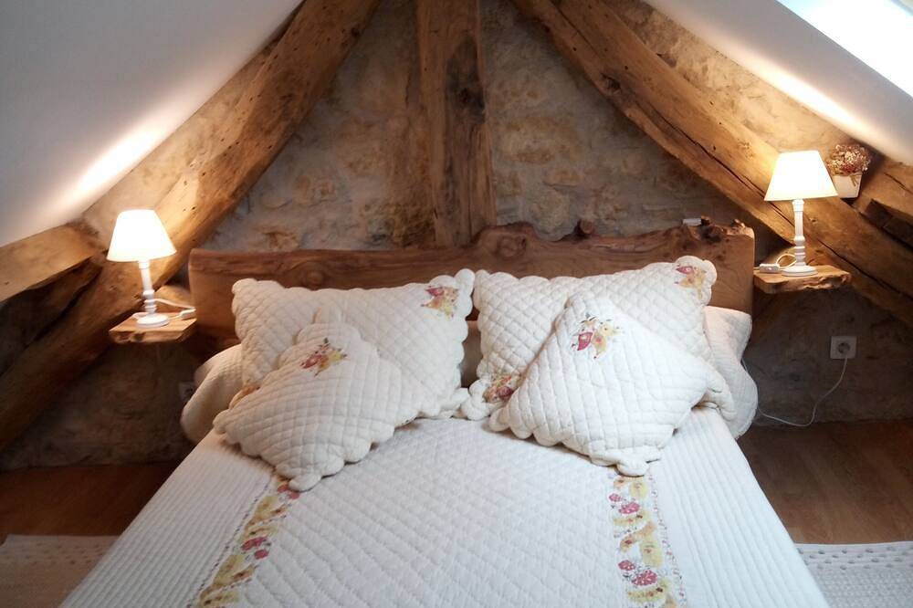 Appartement entier, Appartement rénovée dans  un corp de ferme a 5 minutes du châteaux in Hautefort, Périgord Noir