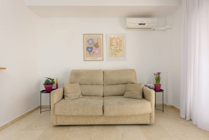 Ganze Wohnung, Ferienwohnung 'Marina 122' mit Gemeinschaftspool, Wi-Fi und Klimaanlage in Playa Ancha, Casares