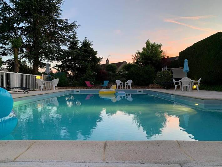 Hôtel pour 2 personnes, avec Terrasse et Jardin ainsi que Piscine et Vue à Avallon