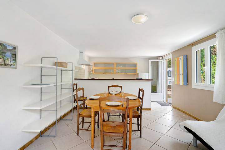 Casa Vacacional 'Gite Truffière' con Vista a la Montaña, Piscina y Wi-Fi Compartidos in Salignac-Eyvigues, Périgord Noir