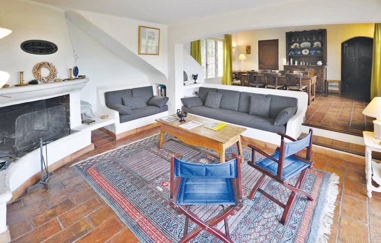 Location de vacances pour 8 personnes, avec piscine ainsi que terrasse et jardin à Gassin - 2