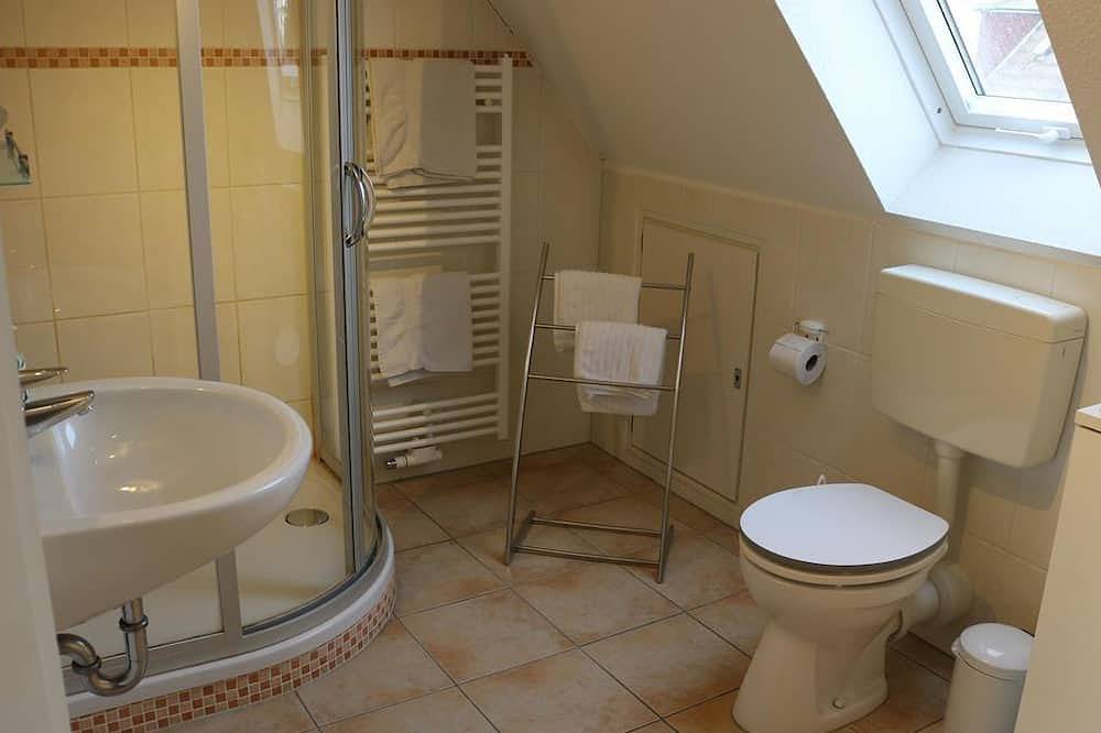 Ganze Wohnung, Appartement/Fewo 2, Dusche, Wc - Ferienhof Lembke in Kieler Förde, Kiel