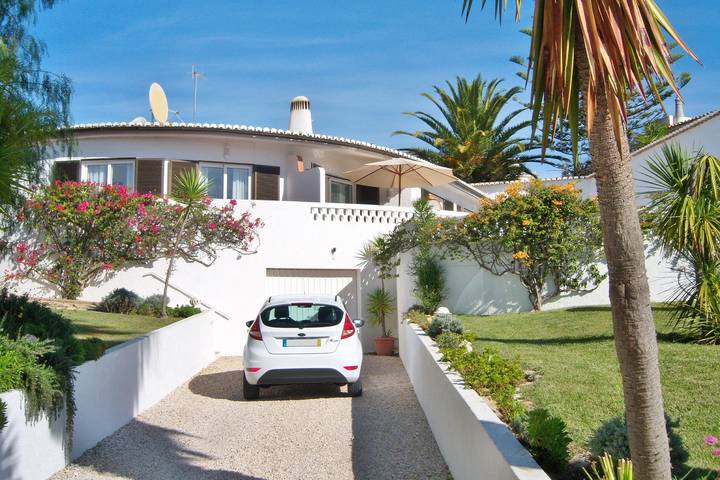Villa voor 6 personen, with Balkon and Terras as well as Tuin in Luz