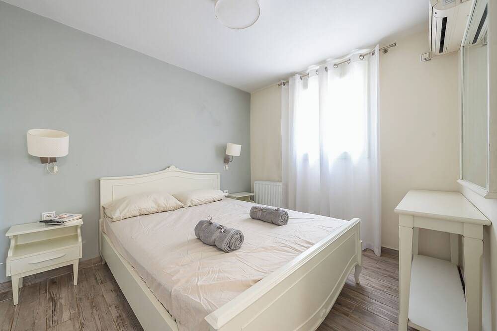 Ganze Wohnung, Family Apartment With Private Swiming Pool In Vravrona in Artemida, Regionalbezirk Ostattika