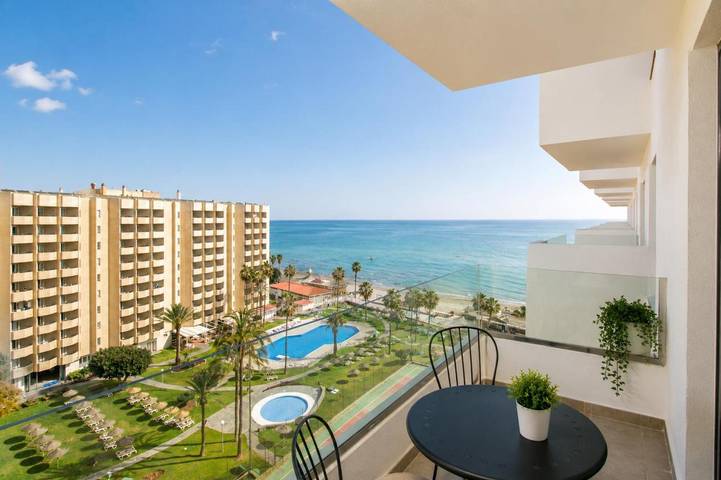 Apartahotel para 4 personas, con Terraza y Jardín además de Piscina y Vistas en Torremolinos