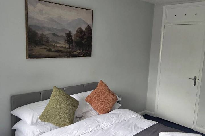 Langcliffe near warwick hospital, free parking, fast wifi, sleeps 5 in Warwick, Warwickshire