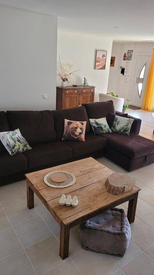 Maison familiale 6 personnes terrasse couverte et jardin privé in Huos, Haute-Garonne