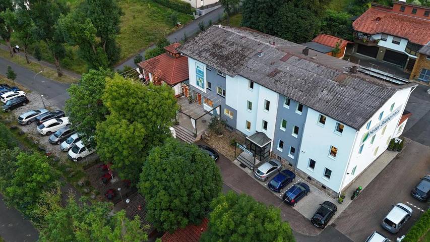 Hotel, mit Balkon und Terrasse sowie Garten und Ausblick in Hofbieber