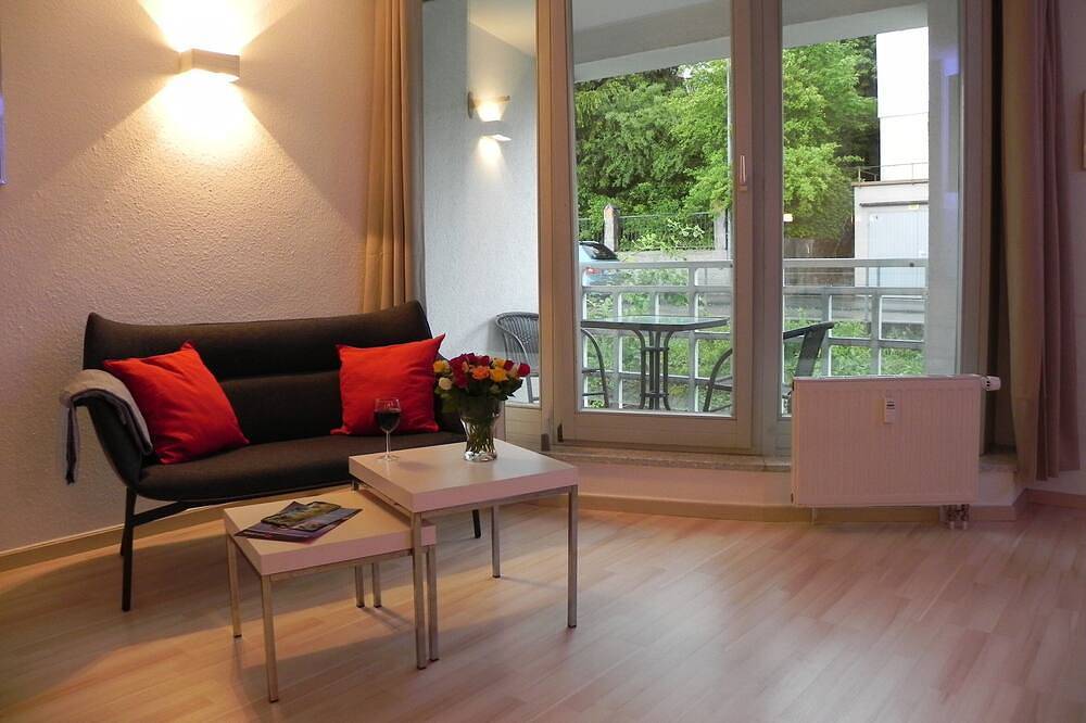 Ganze Wohnung, Studio-Apartment \"Garden I\", Tg-Platz, Balkon, zentral, Klinik zu Fuß (Ek/Osk) in Ravensburg, Oberschwaben