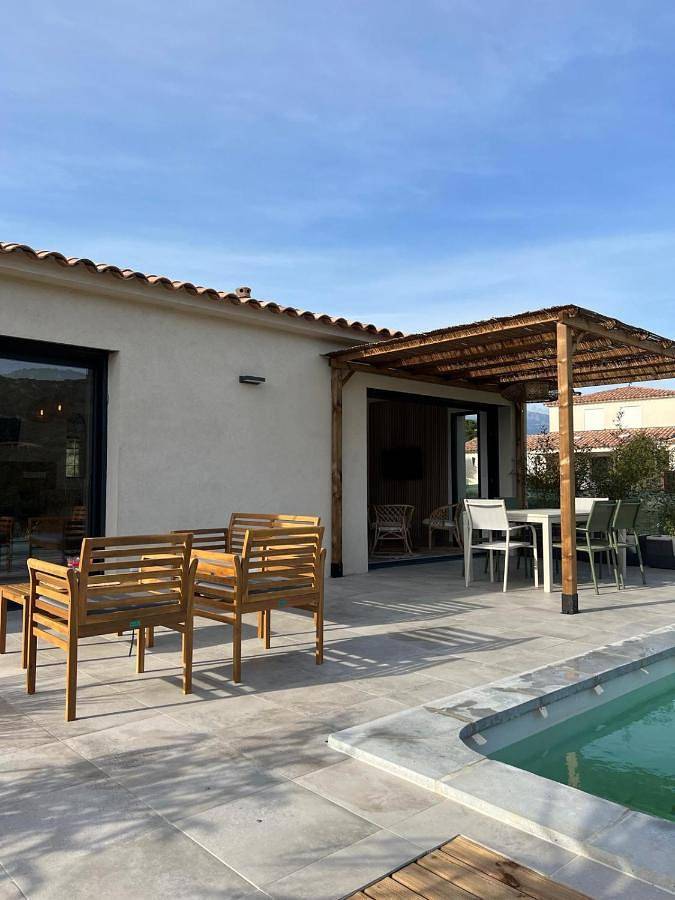 Villa pour 6 personnes, avec piscine ainsi que vue et jardin, animaux acceptés à Figari - 2