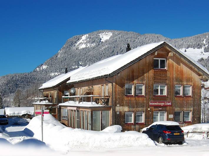 Ferienwohnung für 4 Personen, mit Balkon und Terrasse sowie Ausblick in Schoppernau