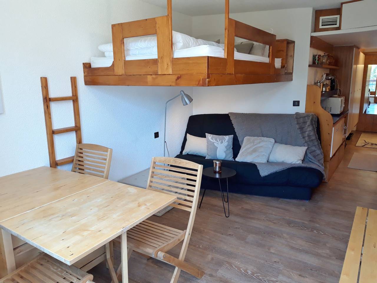 Studio entier, Studio lumineux au centre station avec balcon et Wifi gratuit in Arc 1800, Bourg-Saint-Maurice