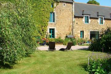 Gîte pour 11 personnes, avec jardin et terrasse à Saint-Donan