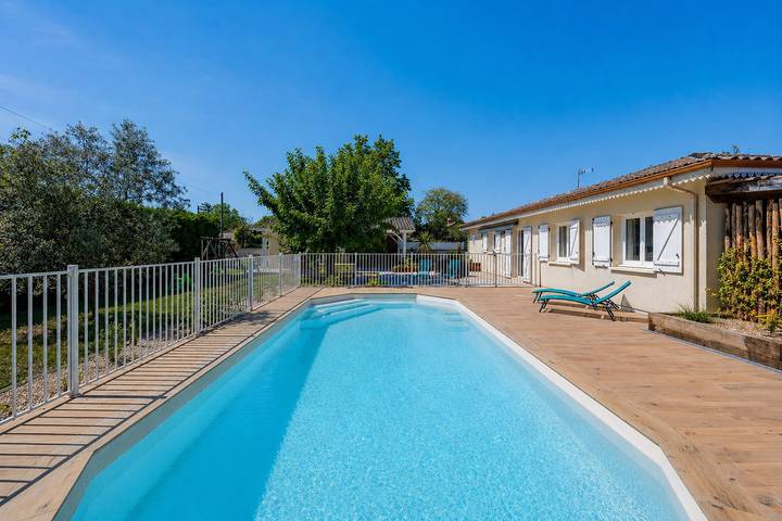 Ferienhaus für 10 Personen, mit Pool und Garten sowie Terrasse - 1