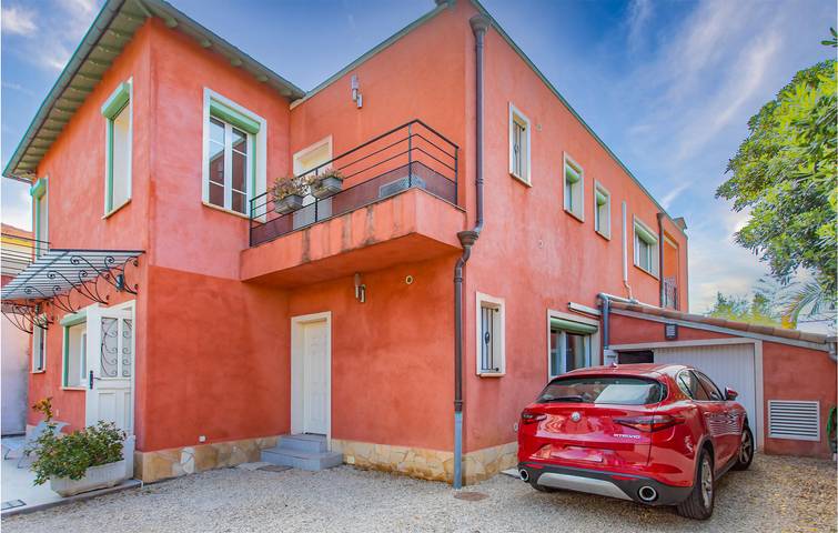 Location de vacances pour 12 personnes, avec piscine et terrasse, animaux acceptés à Saint-Laurent-du-Var - 2