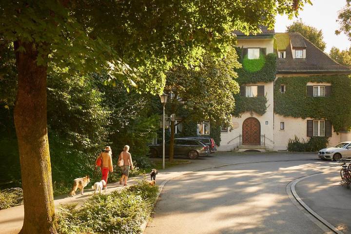 Hotel, mit Terrasse und Garten sowie Ausblick in Münchner-umland - 4