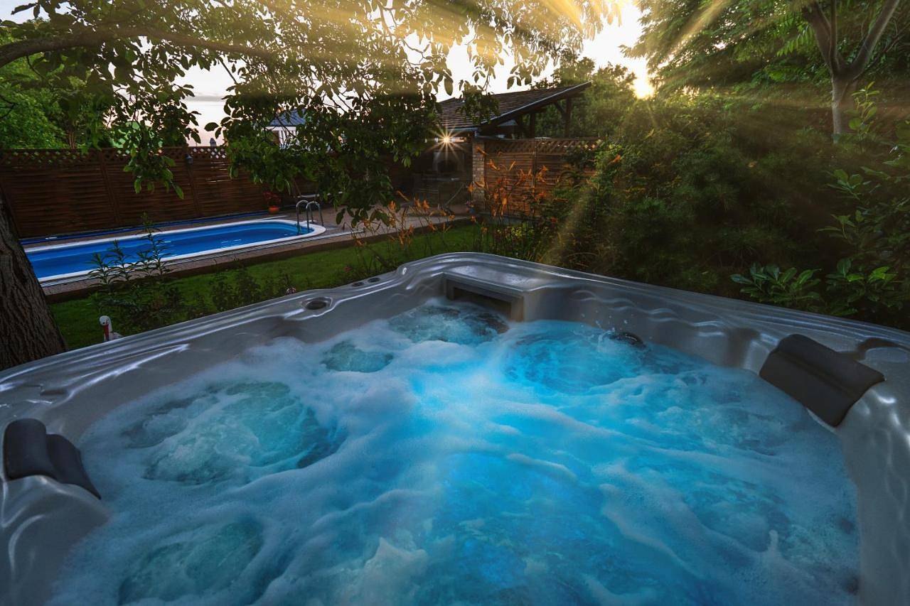 Ganze Wohnung, Lubi Lodge in Balatonboglar, Plattensee Südufer