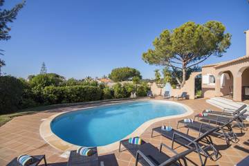 Villa for 10 People in Quarteira, Faro District, Photo 1