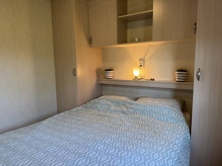 Fully equipped five-person Holiday home on a Holidaypark De Bremakker in Den Burg, Islas de Frisia Occidental