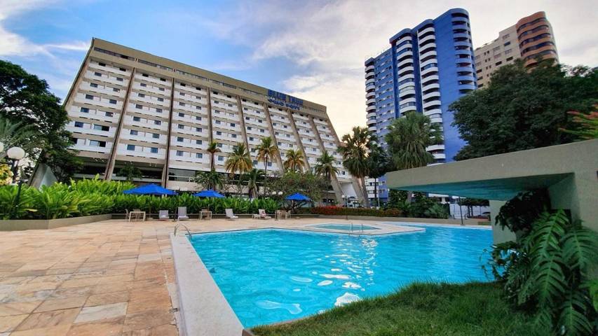 Pousadas para 4 pessoas, com piscina e jardim e ainda sauna and vista em Teresina