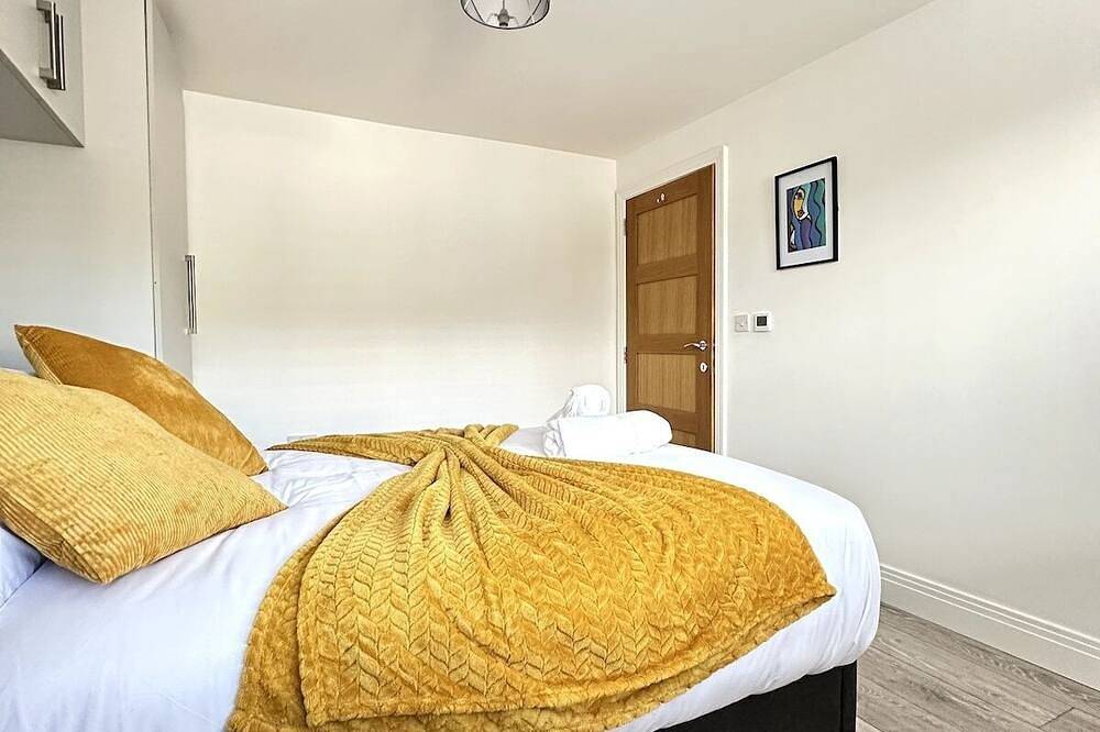 Entire apartment, Urban Stay  5 Guests Free Parking in Woking, Surrey