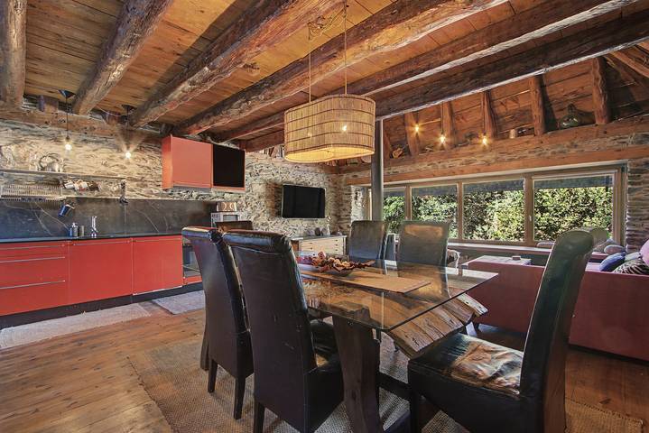 Chalet 'Cabaña Vento Norte' con vistas a la montaña y jardín privado in Vilamós, Pirineo Catalan