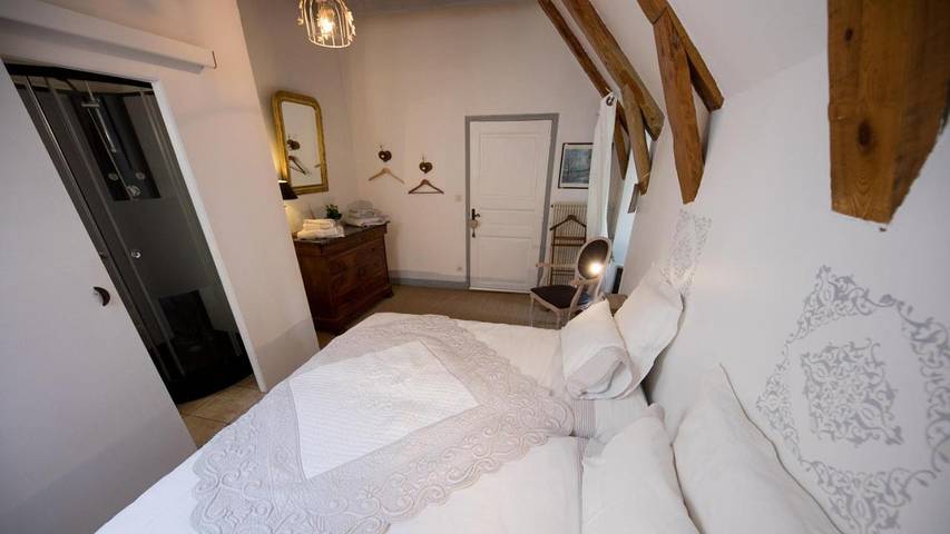 Chambre d’hôte pour 2 personnes, avec jardin et jacuzzi dans le Cantal - 3