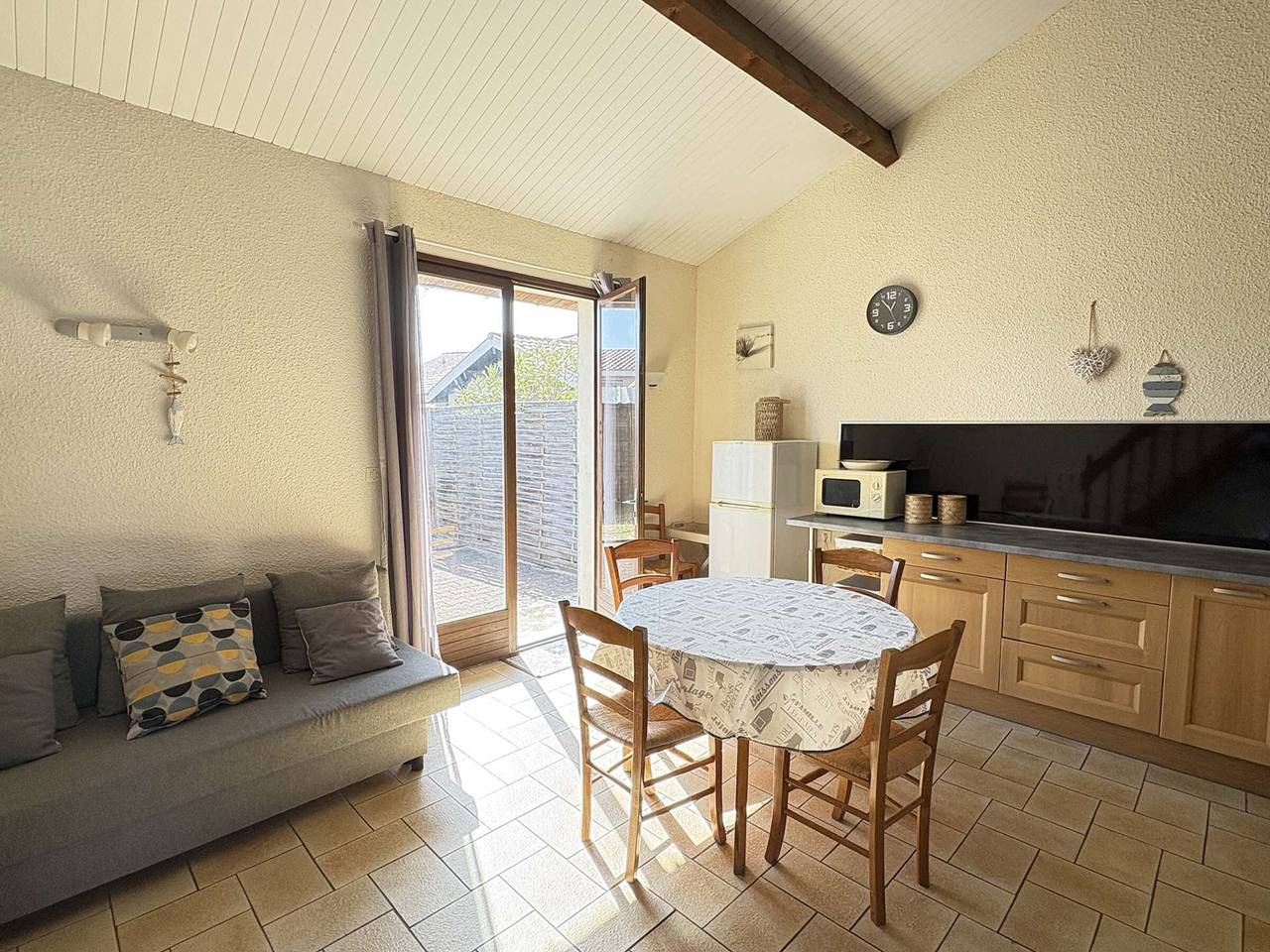 Charming terraced house in Biscarrosse Beach, close to the sea for family holidays in Biscarrosse Plage, Biscarrosse
