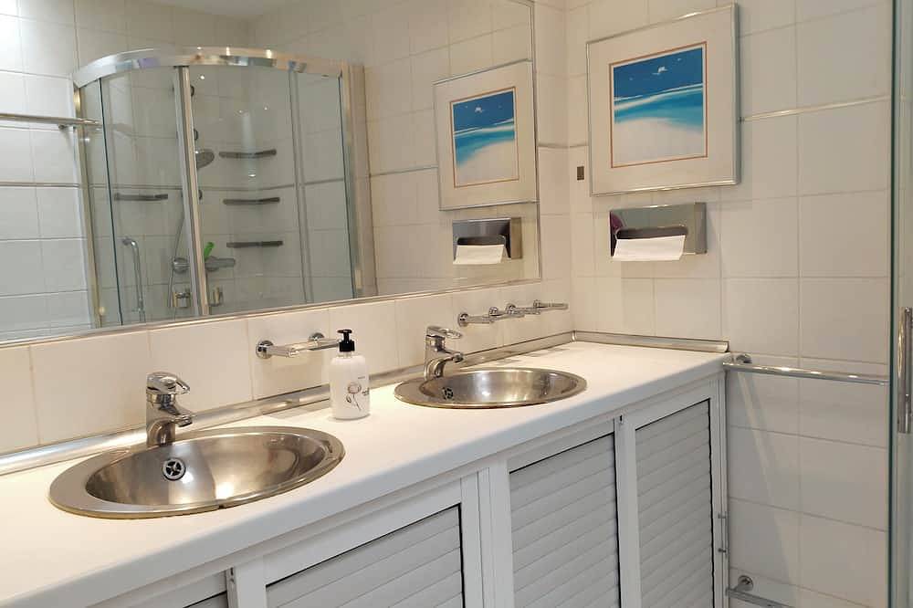 Entire apartment, Apartment Horizon large terrace and panoramic sea view in Los Cristianos, Arona