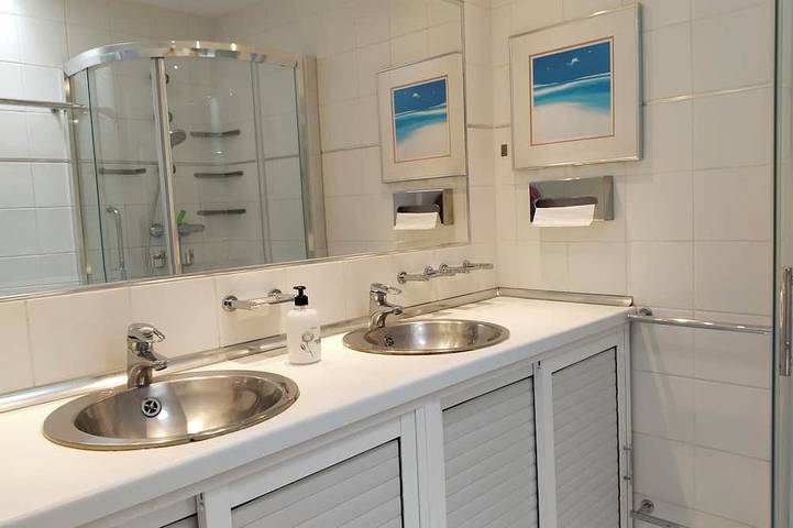 Ganze Wohnung, Horizon Apartment: Large Terrace and Panoramic Ocean View on the Waterfront in Los Cristianos, Arona
